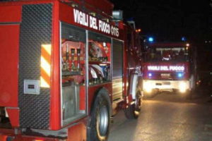 VEROLENGO – Grosso incendio in un ex deposito Aci