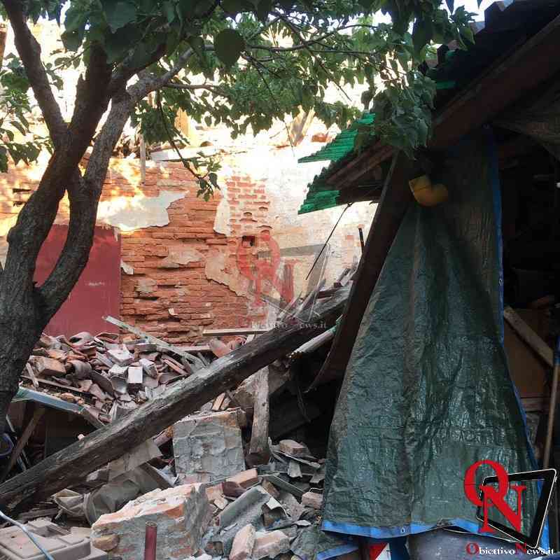 FAVRIA – Crollo parziale del tetto di una cascina (FOTO) 3 FAVRIA – Crollo parziale del tetto di una cascina (FOTO)