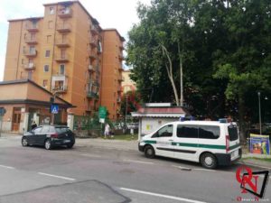 VENARIA REALE – Si toglie la vita lanciandosi dal balcone