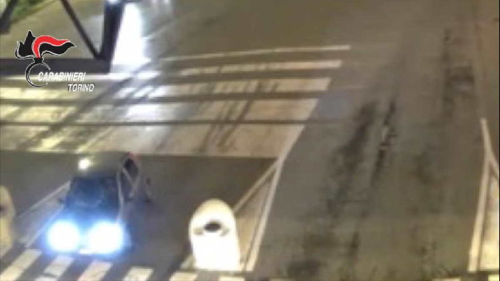 GRUGLIASCO – Avevano picchiato i dipendenti di una ditta concorrente: arrestati (VIDEO) 1 GRUGLIASCO – Avevano picchiato i dipendenti di una ditta concorrente: arrestati (VIDEO)