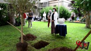 TORINO – All’ospedale Mauriziano, un rito laico per ricordare le vittime del Covid (VIDEO)