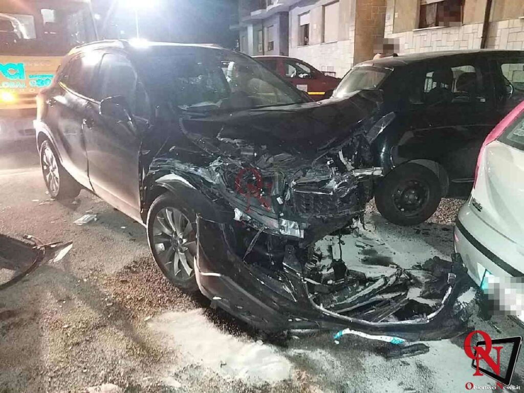 SCARMAGNO – Incidente sulla provinciale tra Romano e Montalenghe; ferita una giovane (FOTO) 2 SCARMAGNO – Incidente sulla provinciale tra Romano e Montalenghe; ferita una giovane (FOTO)