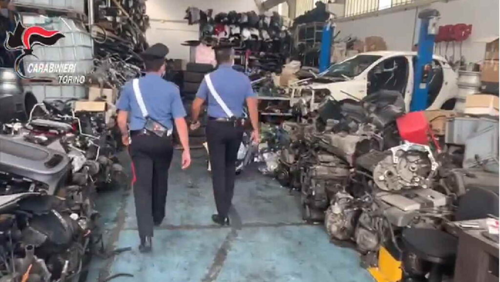 LEINI – Smontavano auto rubate: denunciate 3 persone di Venaria, Ciriè e Torino (VIDEO) 1 LEINI – Smontavano auto rubate: denunciate 3 persone di Venaria, Ciriè e Torino (VIDEO)