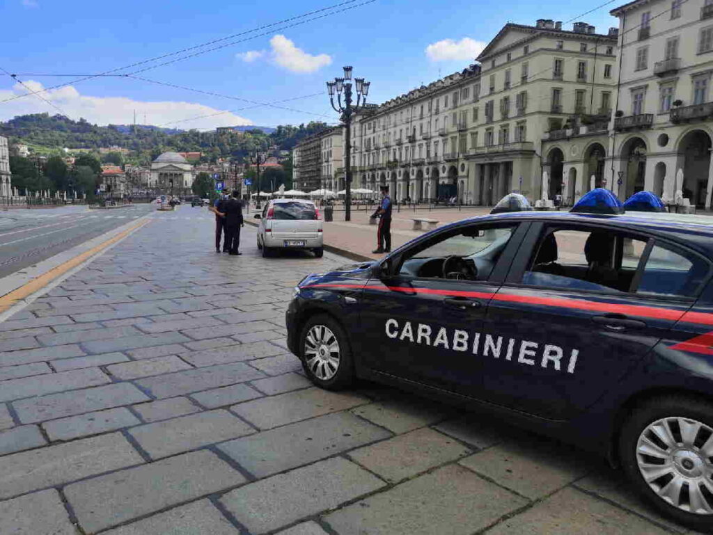 TORINO – Tre arresti per furto, atti persecutori e truffa