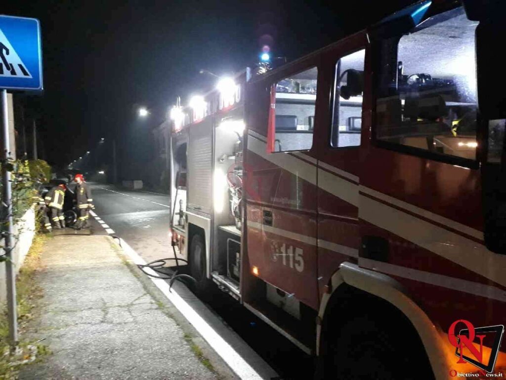 CASTELLAMONTE – Auto in fiamme in via XXV Aprile (FOTO) 2 CASTELLAMONTE – Auto in fiamme in via XXV Aprile (FOTO)