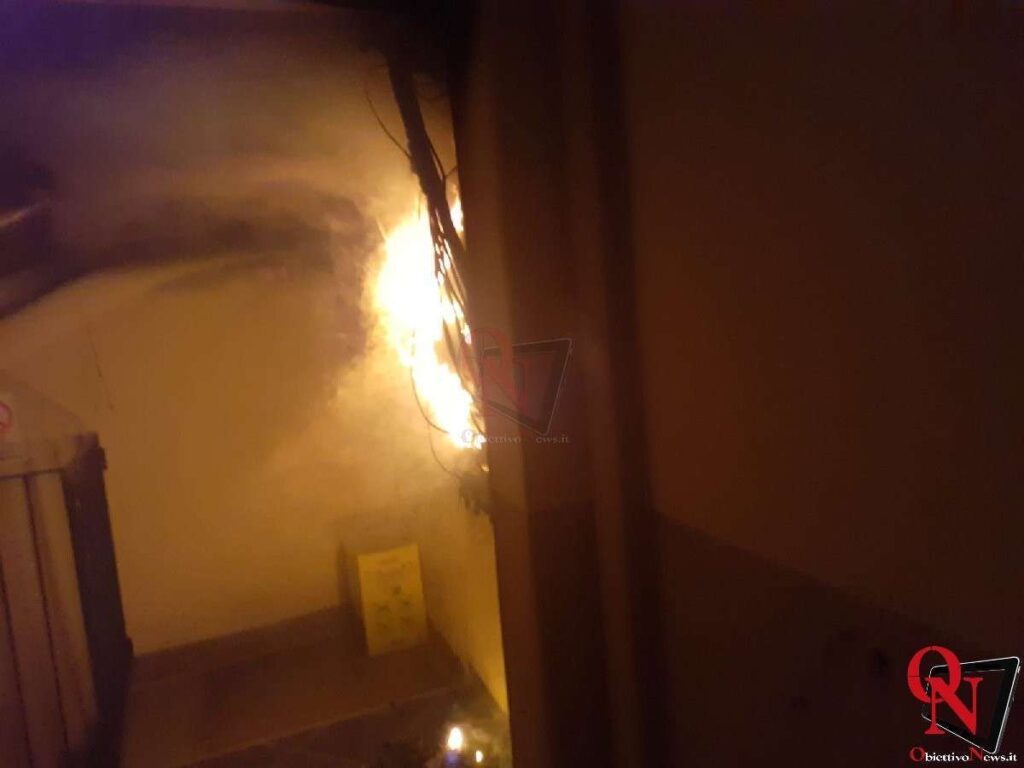 IVREA – In fiamme il quadro elettrico in una palazzina di via Palestro