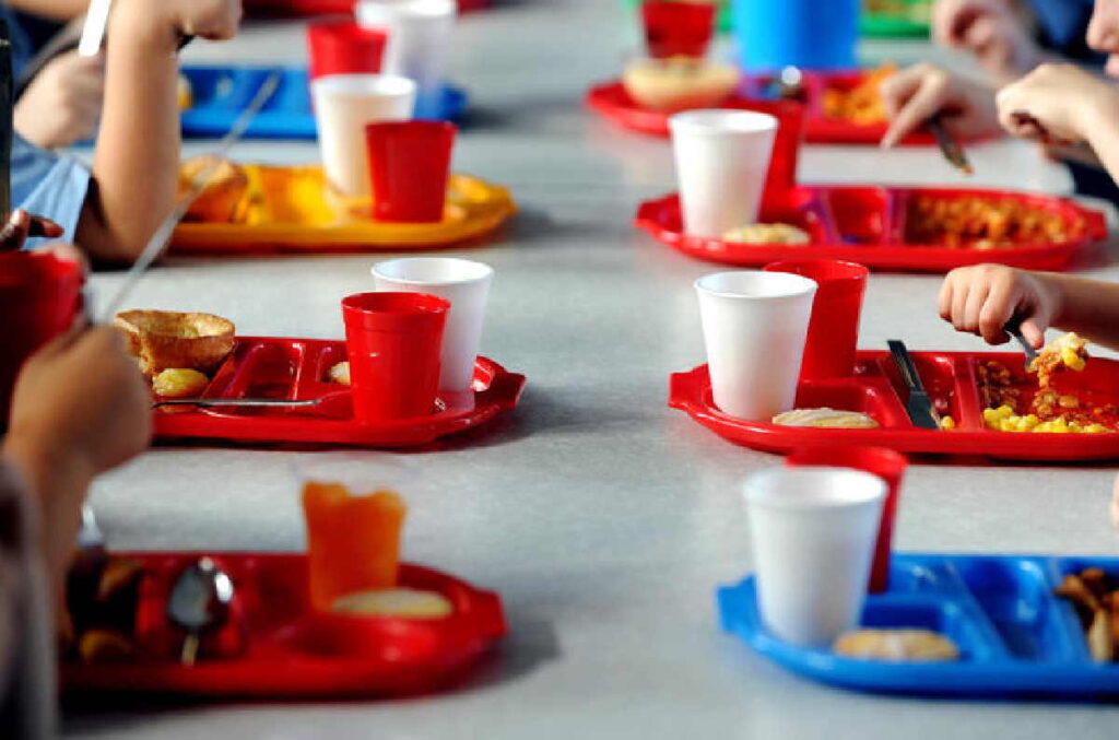 RIVAROLO CANAVESE – Si discute sul problema della mensa scolastica 1 RIVAROLO CANAVESE – Si discute sul problema della mensa scolastica