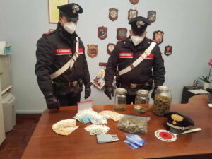TORINO - “Delivery” della droga, arrestati due pusher di 18 e 35 anni (VIDEO) 1 TORINO - “Delivery” della droga, arrestati due pusher di 18 e 35 anni (VIDEO)