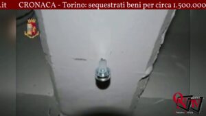 TORINO – Confiscati beni per circa un milione e mezzo di euro; scoperta una serra per la marijuana (VIDEO) 1 TORINO – Confiscati beni per circa un milione e mezzo di euro; scoperta una serra per la marijuana (VIDEO)