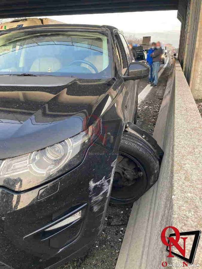 TORINO – Incidente in tangenziale sud: scontro tir e auto; lunghe code (FOTO)