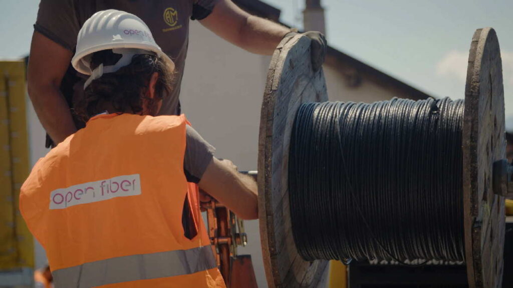 AGLIÈ – Arrivata la fibra ottica ultraveloce 2 AGLIÈ – Arrivata la fibra ottica ultraveloce