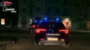TORINO – Aggredisce la moglie e il figlio di 2 anni che era in braccio alla madre 1 TORINO – Aggredisce la moglie e il figlio di 2 anni che era in braccio alla madre