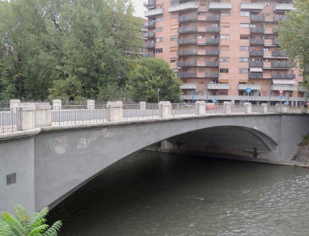 TORINO – Chiuso al traffico veicolare, il ponte Washington sulla Dora 1 TORINO – Chiuso al traffico veicolare, il ponte Washington sulla Dora