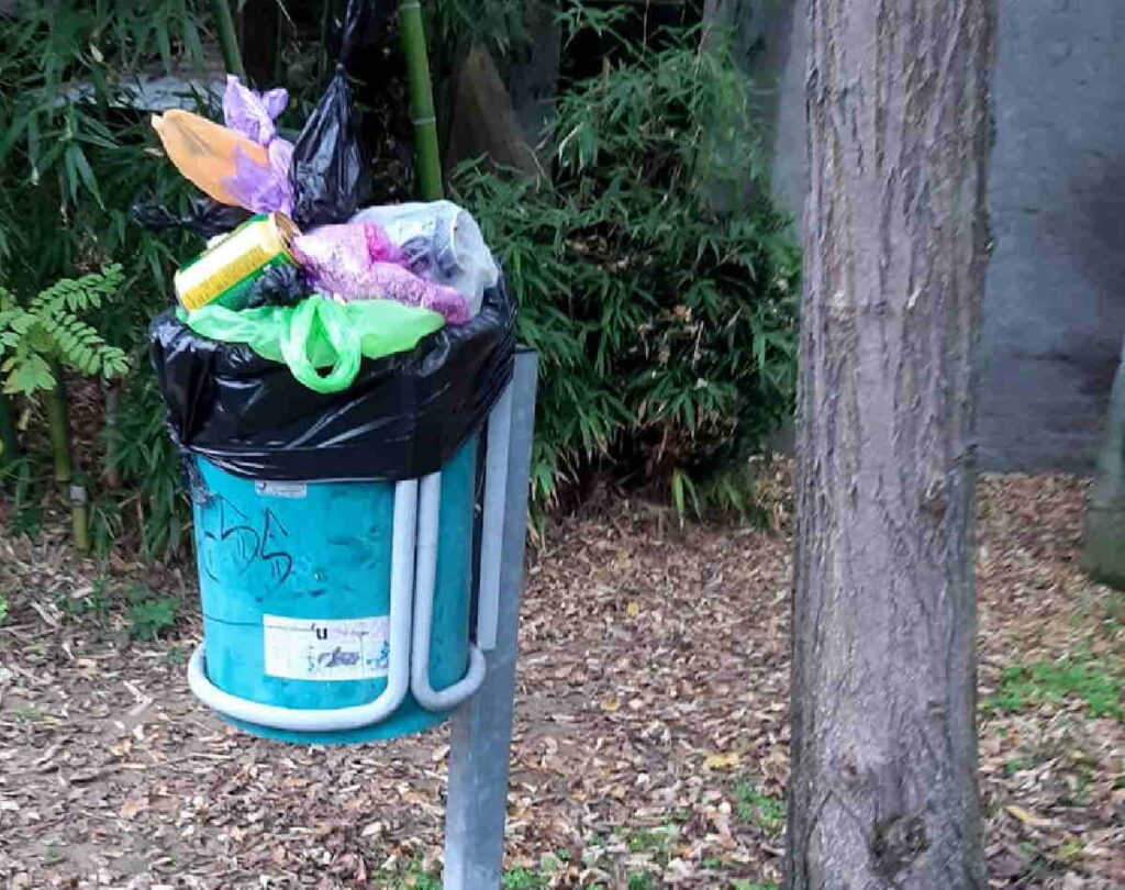BRANDIZZO – Alternativa Civica: “ Servizio di spazzamento: aumento dei costi e risultati scadenti” 1 Brandizzo cestino rifiuti