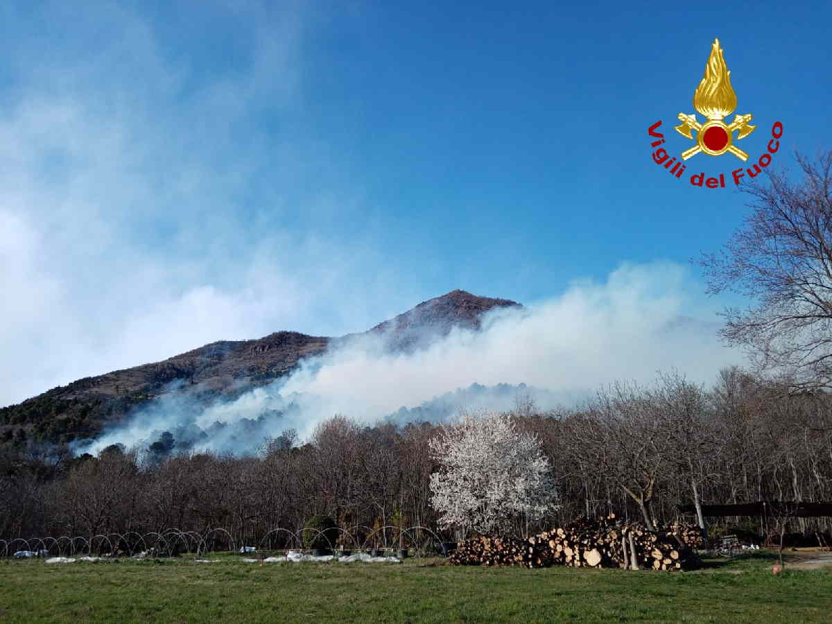 CASELETTE – Vasto incendio alle pendici del Monte Musinè