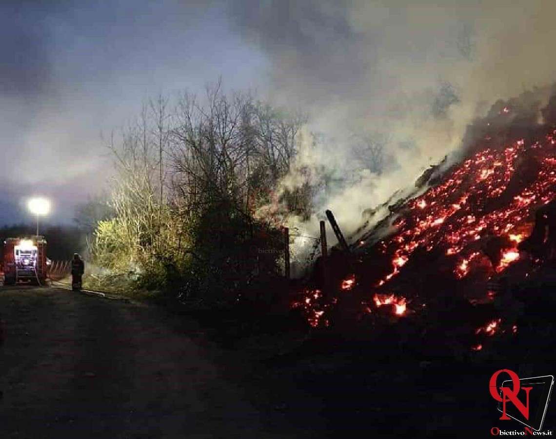 CUCEGLIO – Proseguono le operazioni di spegnimento dell'incendio boschivo (FOTO)