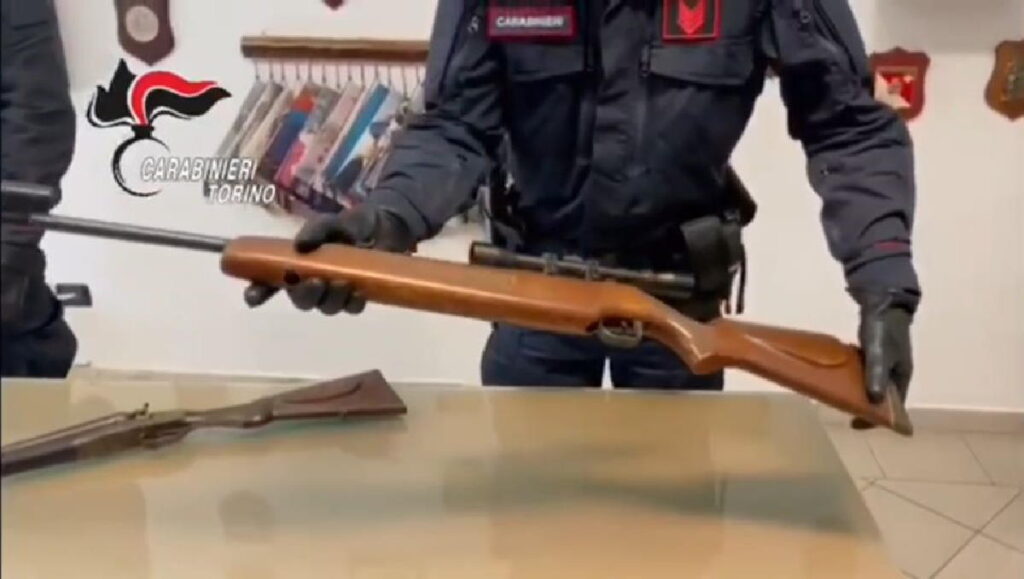 CASELLE / LEINI – Armi illegalmente detenute: tre persone ai domiciliari 1 CASELLE / LEINI – Armi illegalmente detenute: tre persone ai domiciliari