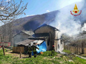 VIU’ – In fiamme un’abitazione in strada Chiampetto (FOTO)