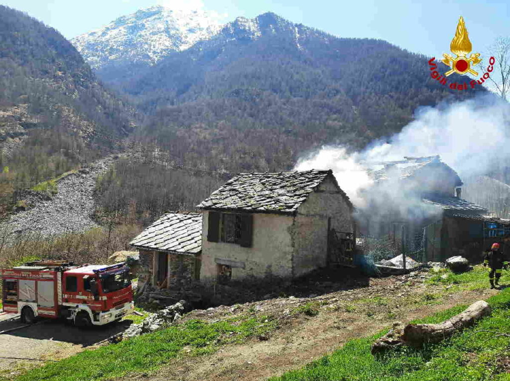 VIU' – In fiamme un'abitazione in strada Chiampetto (FOTO)