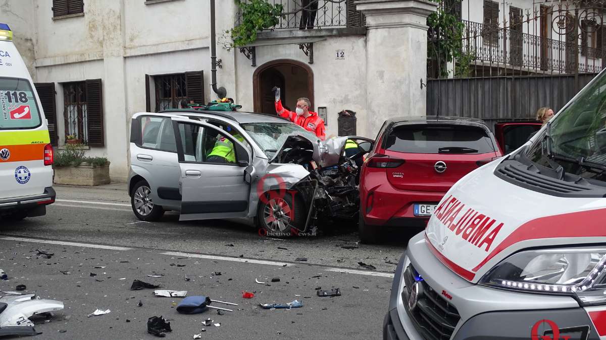 RIVARA - Un pullman e due auto coinvolti in un incidente (FOTO E VIDEO)