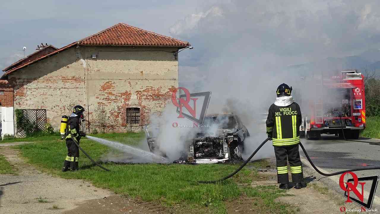 RIVAROLO CANAVESE – Auto in fiamme a Canton Clare, frazione Argentera (FOTO E VIDEO)