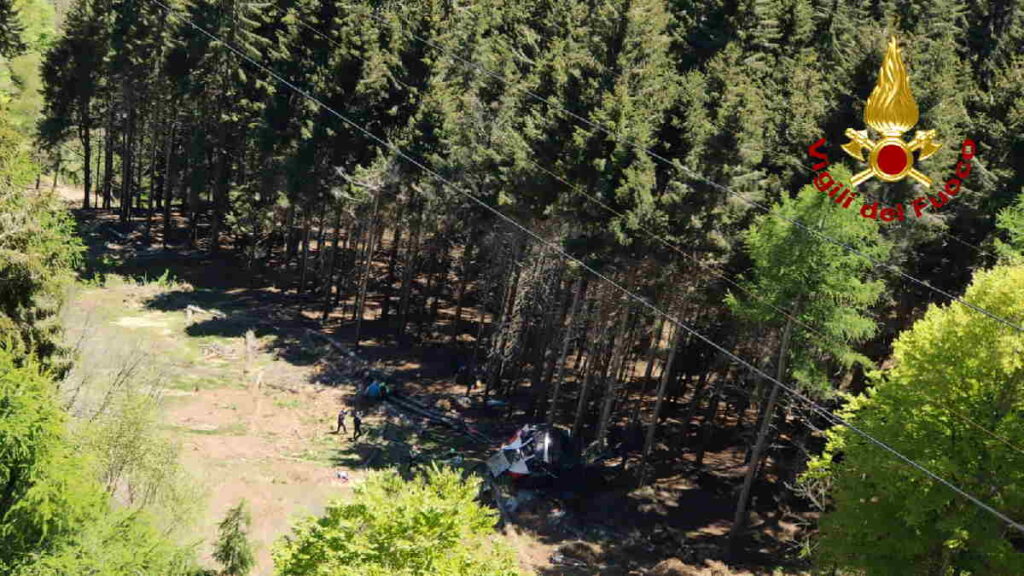 STRESA – Si reca al Mottarone sul luogo dell'incidente e ha un malore, deceduto 1 STRESA – Si reca al Mottarone sul luogo dell'incidente e ha un malore, deceduto