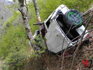 TRAVERSELLA – Recuperata la salma della 78enne precipitata giù per la scarpata (FOTO)