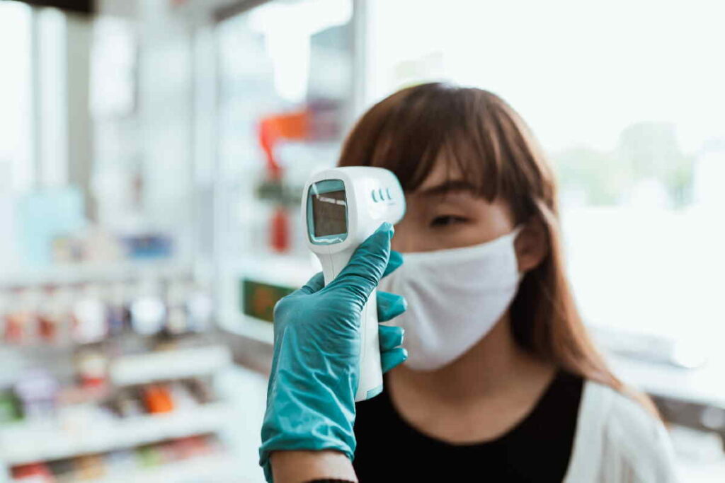 CORONAVIRUS – Scende il numero di casi Covid e di persone positive ricoverate 1 CORONAVIRUS – Scende il numero di casi Covid e di persone positive ricoverate
