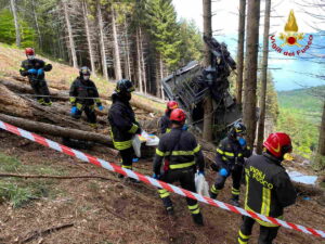 STRESA – 14 vittime; morto anche uno dei bambini ricoverati (i nomi di 11) (FOTO)