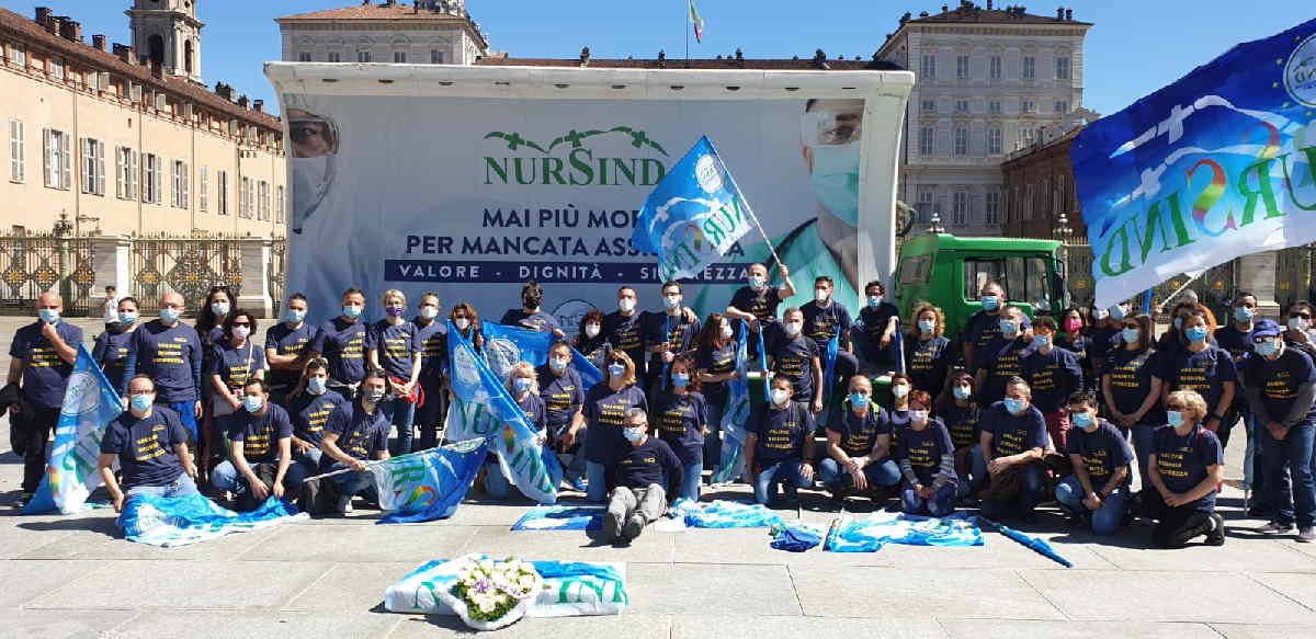 TORINO – Gli infermieri sono scesi nuovamente in piazza: “Mai più morti per mancata assistenza”