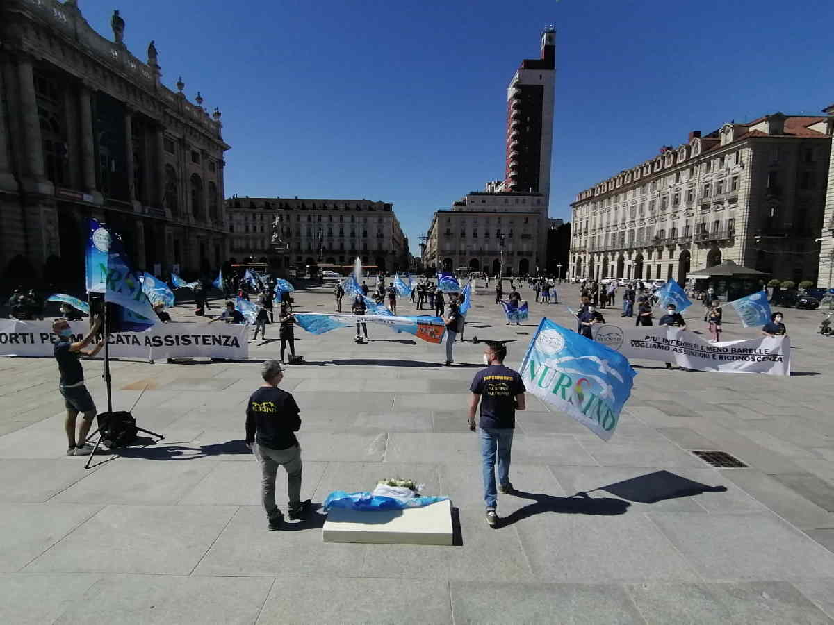 TORINO – Gli infermieri sono scesi nuovamente in piazza: “Mai più morti per mancata assistenza”
