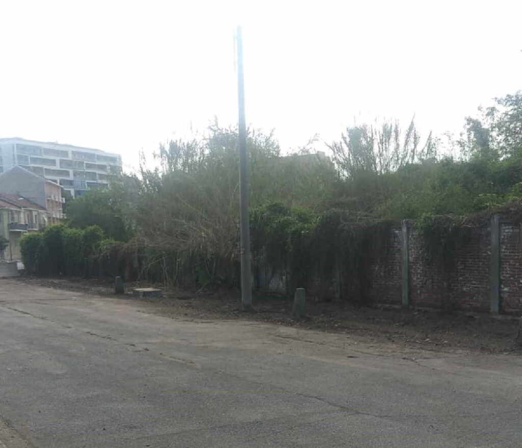 TORINO – Ripulito il tratto di via Lucento che era in stato di degrado 1 TORINO – Ripulito il tratto di via Lucento che era in stato di degrado