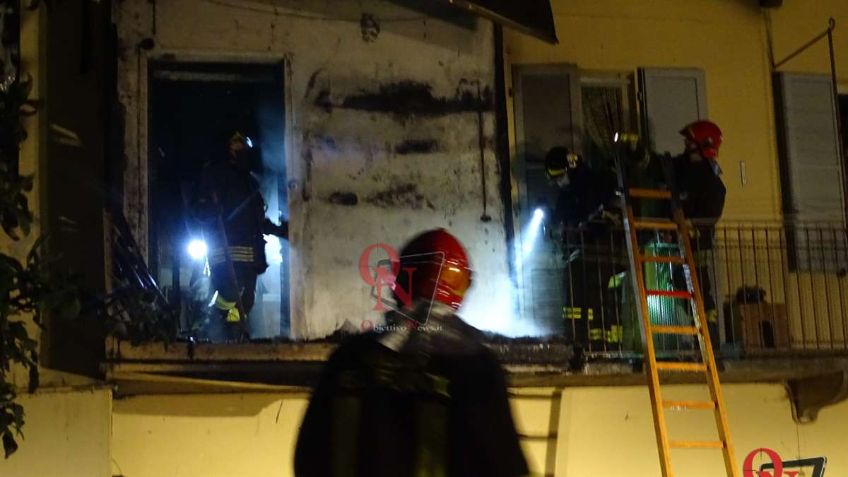 PONT CANAVESE - Incendio alloggio in via Frassinetto (FOTO E VIDEO)