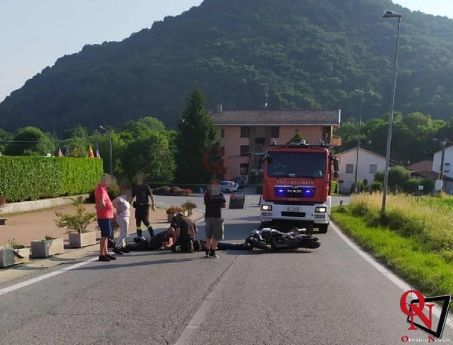 VISTRORIO – Motociclista a terra, soccorso dai Vigili del Fuoco di passaggio 1 VISTRORIO – Motociclista a terra, soccorso dai Vigili del Fuoco di passaggio