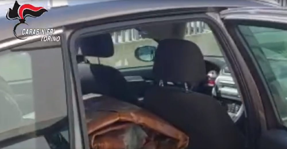 BUSSOLENO – Ruba rame nel cimitero, arrestato 30enne 1 BUSSOLENO – Ruba rame nel cimitero, arrestato 30enne