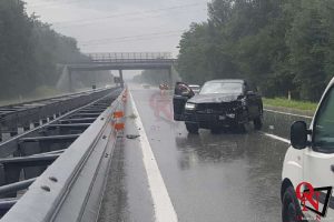 MONTALENGHE – Incidente sull’autostrada A5, auto urta il guardrail (FOTO)