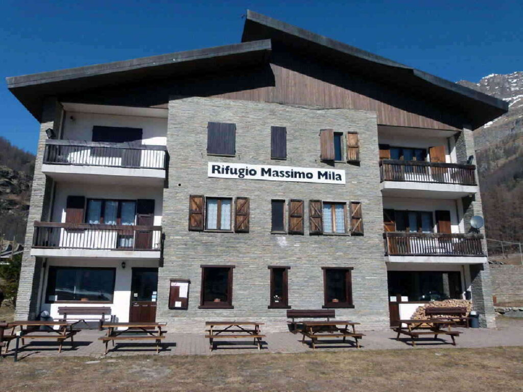 CERESOLE REALE – Lite al rifugio Mila, ferito il gestore; denunciato un 62enne di Beinasco 1 CERESOLE REALE – Lite al rifugio Mila, ferito il gestore; denunciato un 62enne di Beinasco
