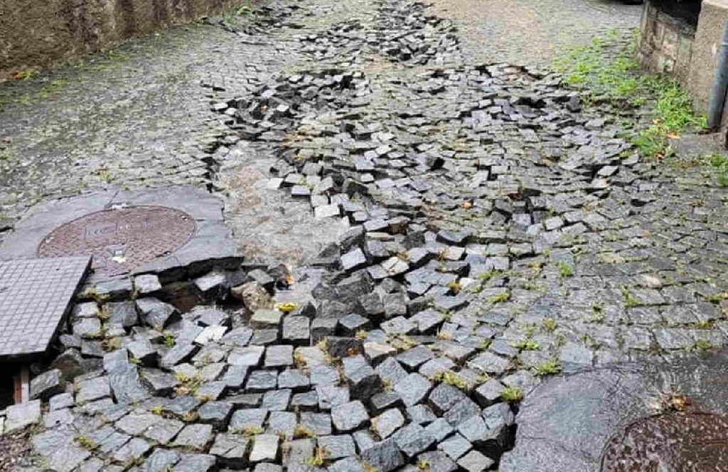 SETTIMO VITTONE – Da oggi partiti i lavori alla rete fognaria di via Castello 1 settimo vittone via Castello