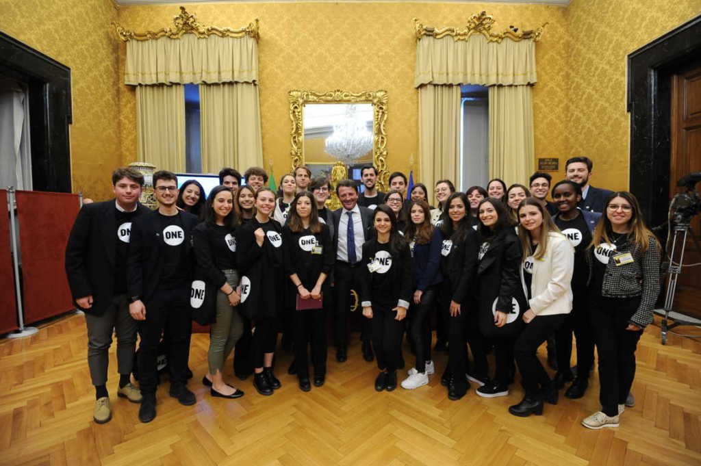 TORINO - Tre Giovani Ambasciatrici di Torino si uniscono alla lotta globale contro la povertà estrema