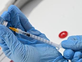 Vaccino Covid, Oms: "Dati non indicano bisogno terza dose"
