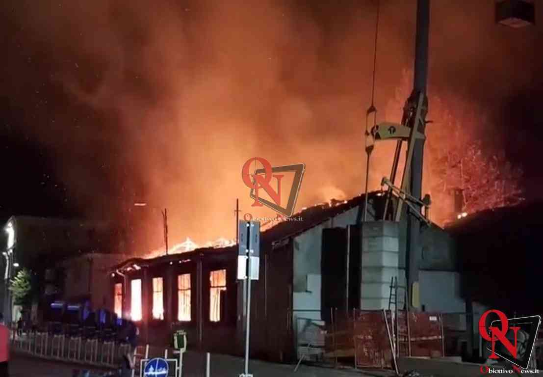 CIRIÈ - In fiamme l'ex falegnameria situata in via Dante (FOTO)