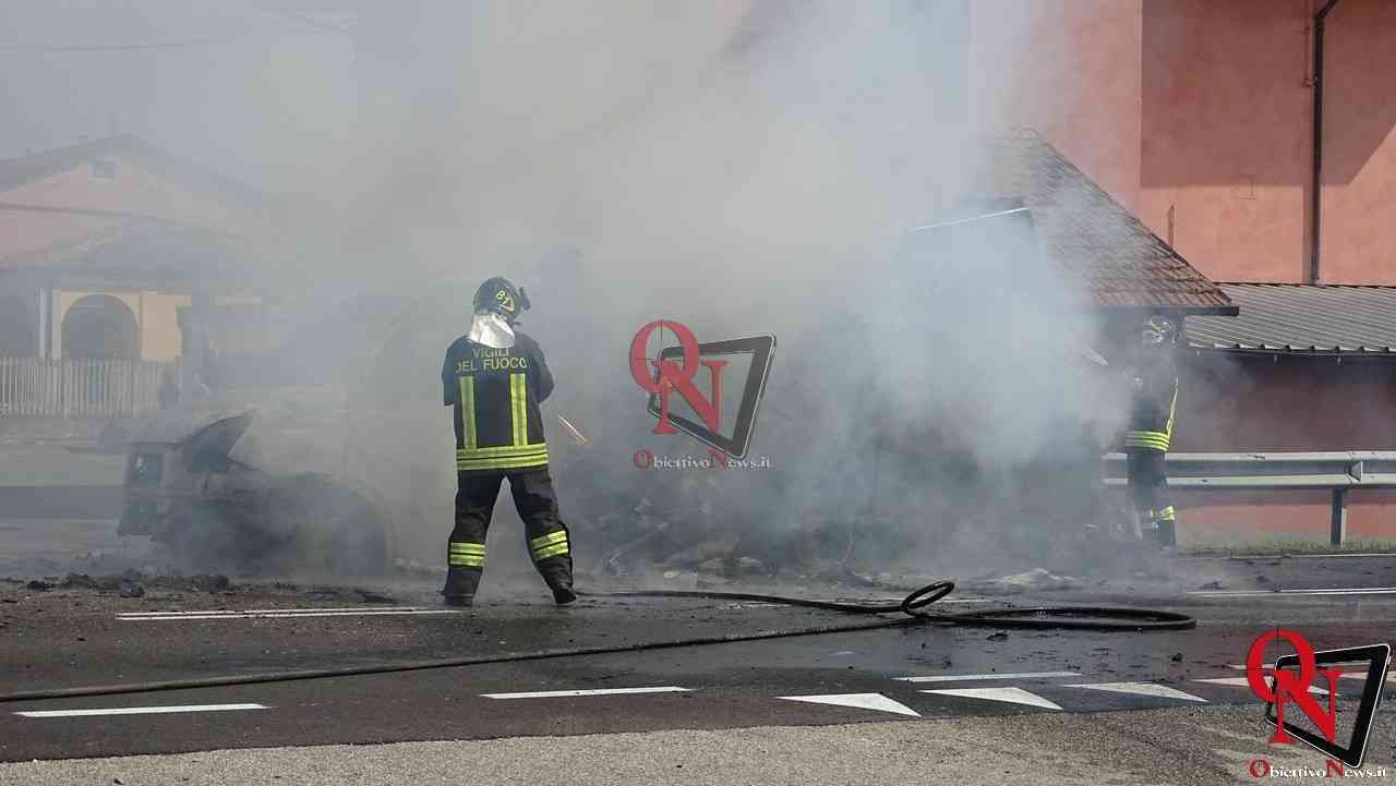 FELETTO - Furgone distrutto dalle fiamme (FOTO E VIDEO)