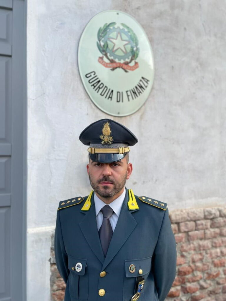 LANZO – Il Capitano Tagliabue è il nuovo comandante del Gruppo Gdf di Bra 1 LANZO – Il Capitano Tagliabue è il nuovo comandante del Gruppo Gdf di Bra