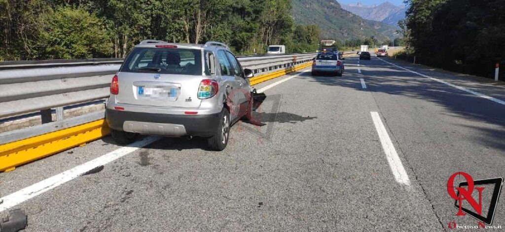 LESSOLO – Auto fuori controllo si schianta contro il guardrail in autostrada