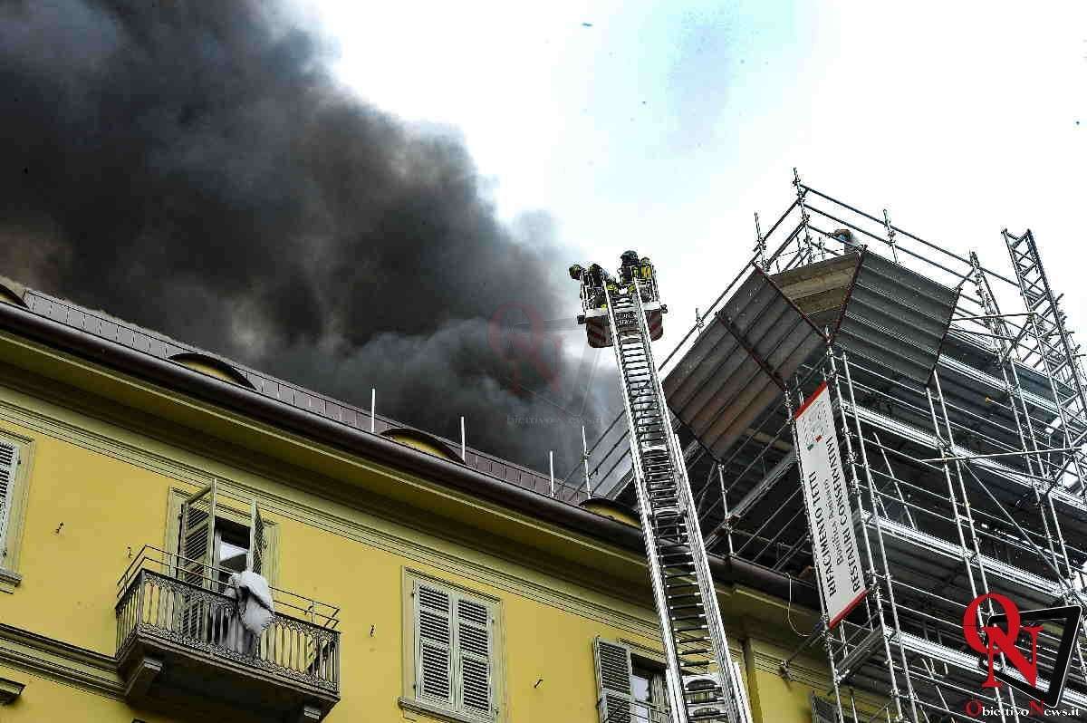 TORINO – Incendio in piazza Carlo Felice: bruciati circa 1800 metri quadri (FOTO)