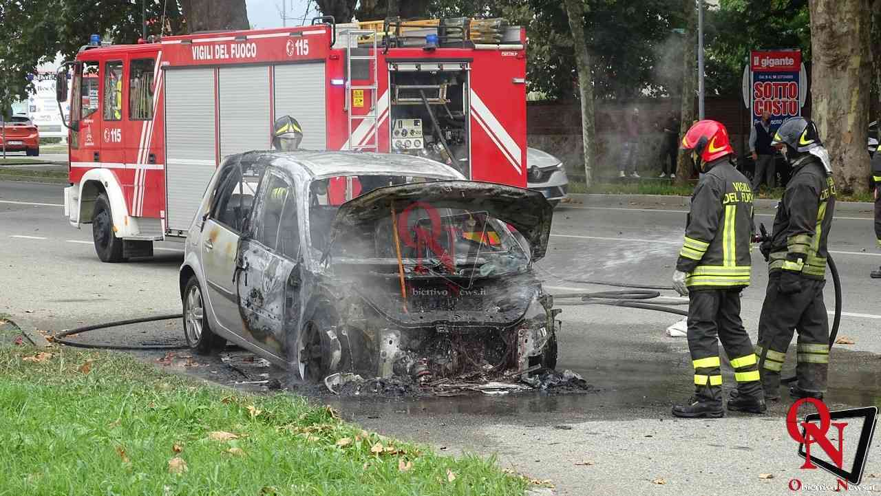 RIVAROLO CANAVESE Auto in fiamme in corso Indipendenza 9