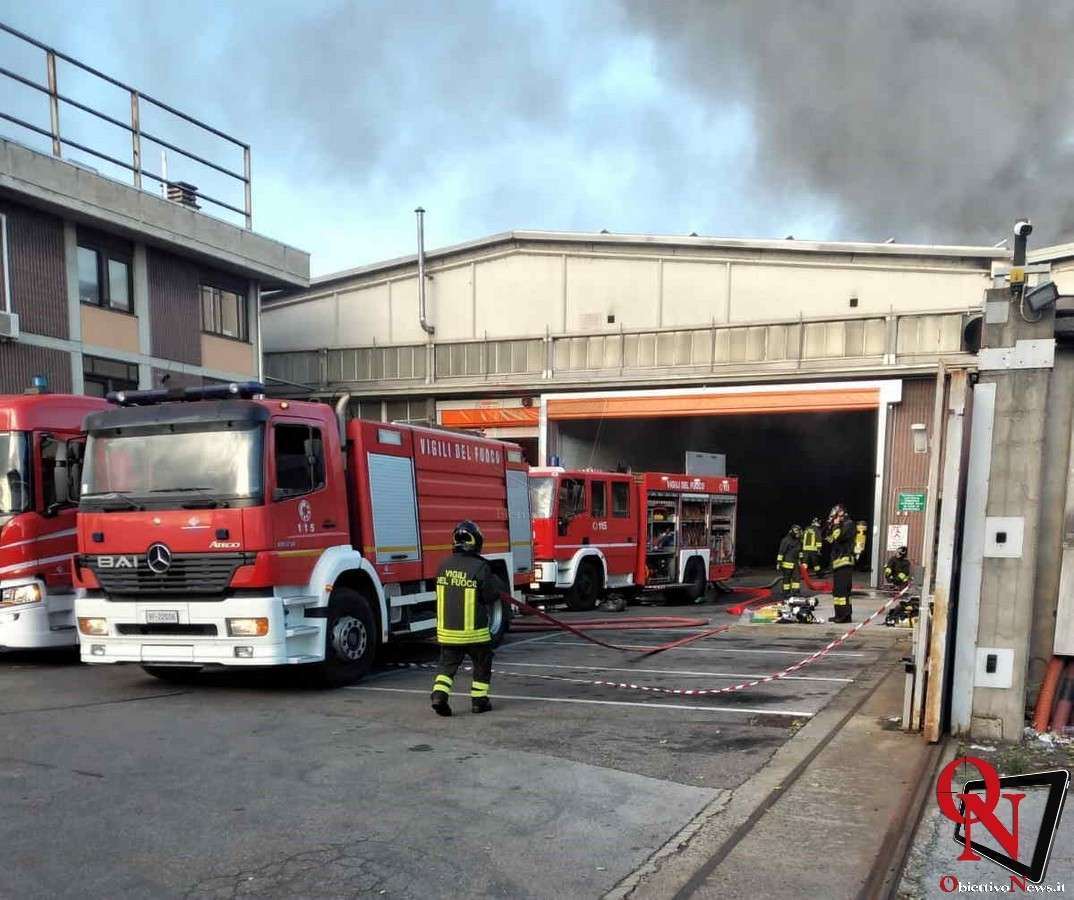 TORINO – Incendio in un deposito di materiale elettrico in via Veronese (FOTO E VIDEO)