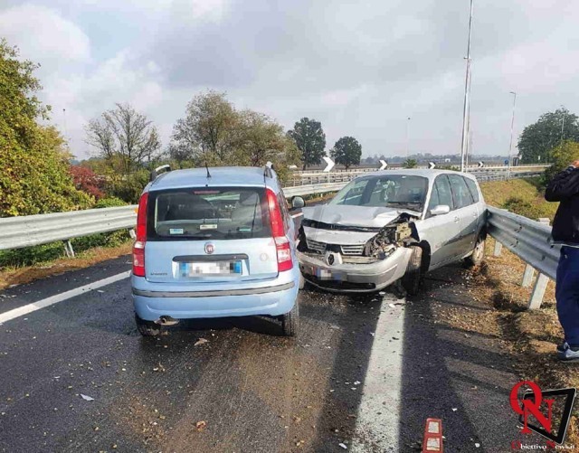 CASELLE TORINESE - Scontro tra due vetture sullo svincolo per Caselle 1 CASELLE TORINESE - Scontro tra due vetture sullo svincolo per Caselle