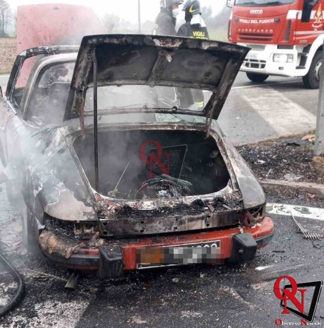 LEINI – Auto si incendia sullo svincolo di immissione alla 460 (FOTO)