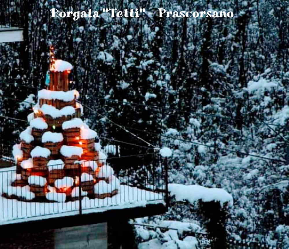 PRASCORSANO – Per Natale, il paese si illumina e il bosco diventa “incantato” (FOTO E VIDEO)